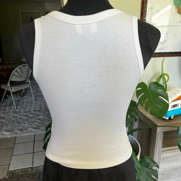Universal Threads tank top - Picture 7 of 9